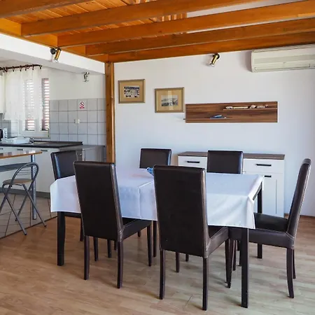 Seven Waves Apartment